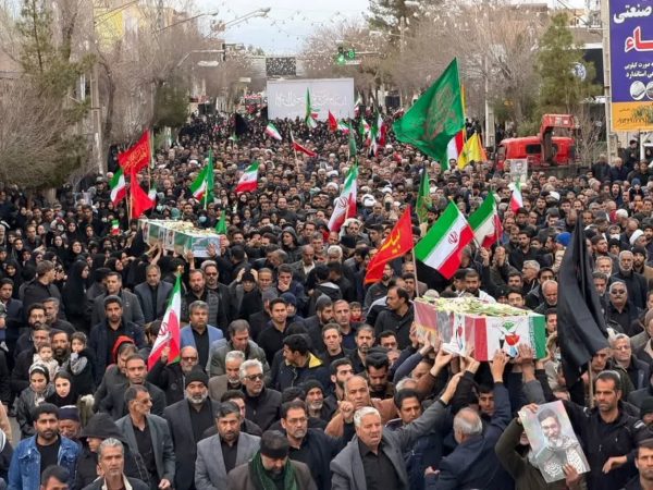 آخرین وداع مردم دیار فاتحان اروند با دو شهید رفسنجانی مدرسه میناب